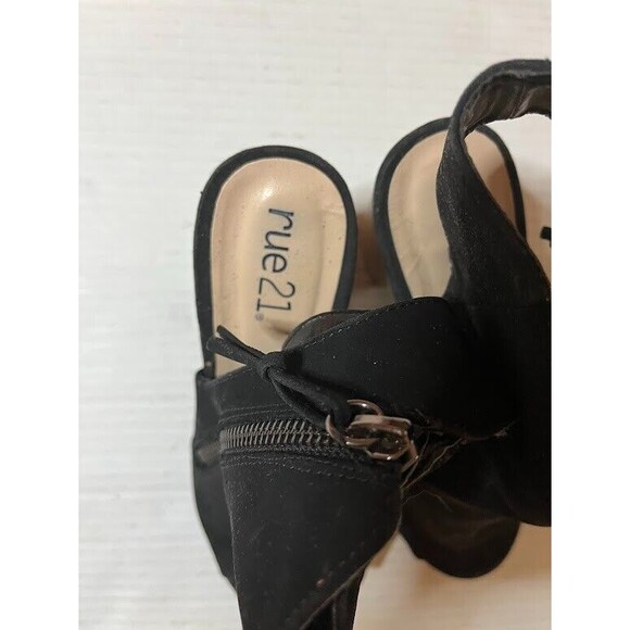 Rue 21 Peep Toe Open Heel Black Business Casual 4" Stacked Heel Booties SZ 6 - Picture 2 of 5